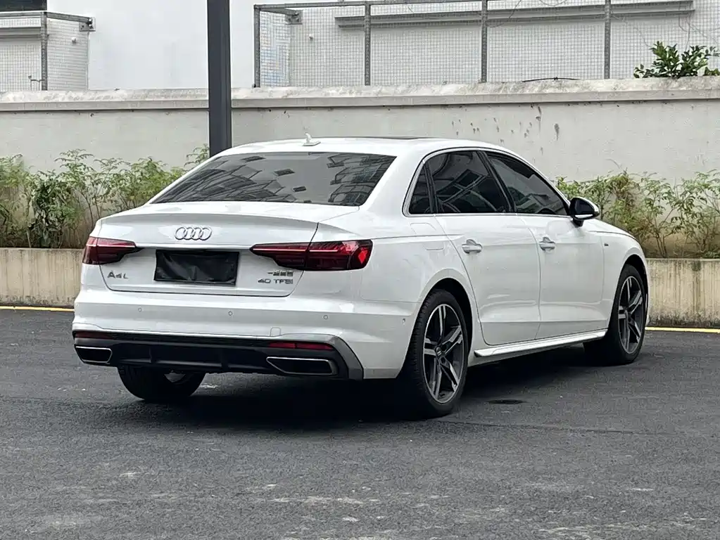 Audi A4L 2021 — фото 16
