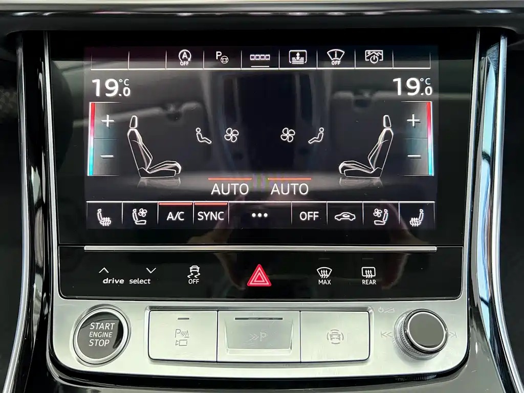 Audi A8 2021 — фото 18