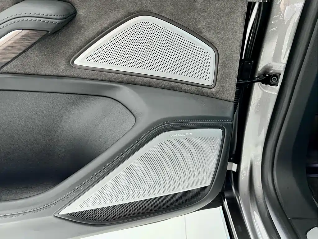 Audi A8 2021 — фото 26
