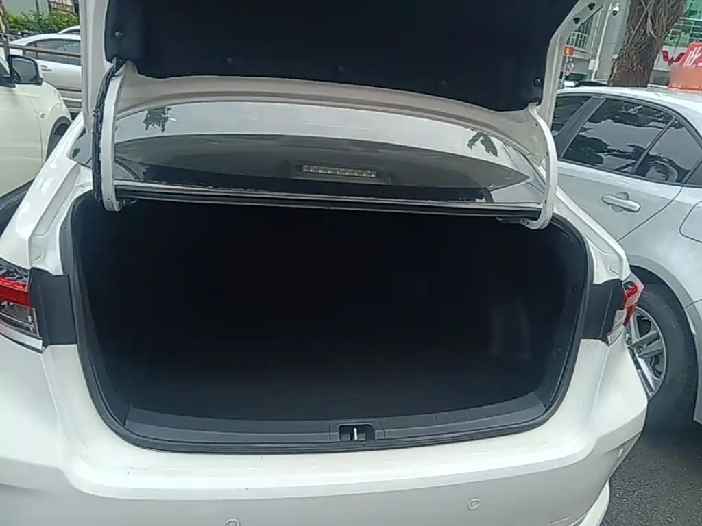 Toyota Corolla 2020 — фото 19