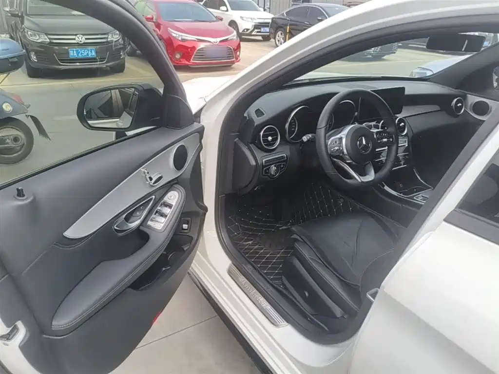 Mercedes-Benz C-Class 2019 — фото 16