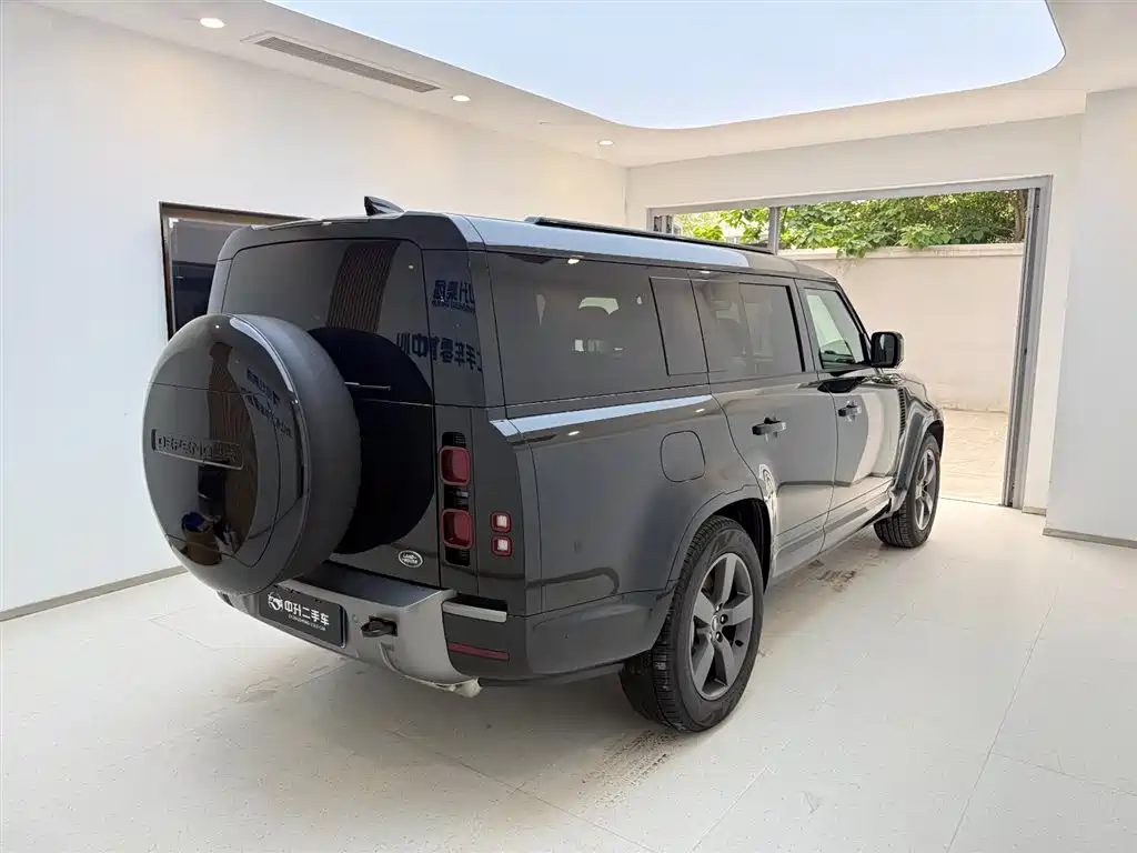 Land Rover Defender 2025