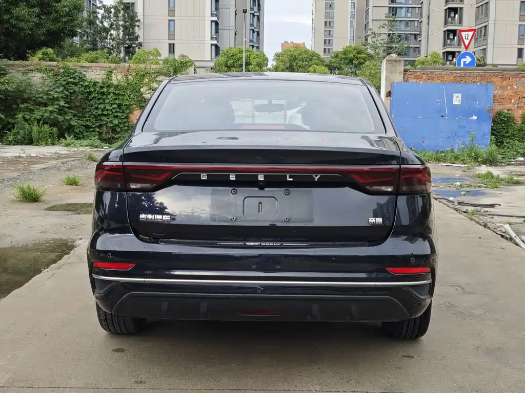 Geely Emgrand 2022 — фото 15