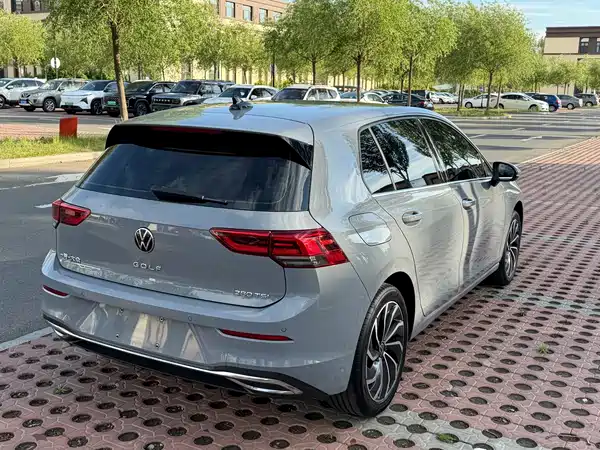 Volkswagen Golf 2023