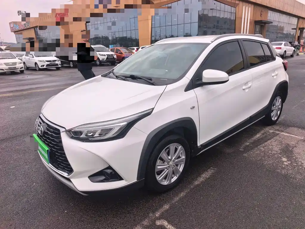 Toyota Yaris L 2022 — фото 2