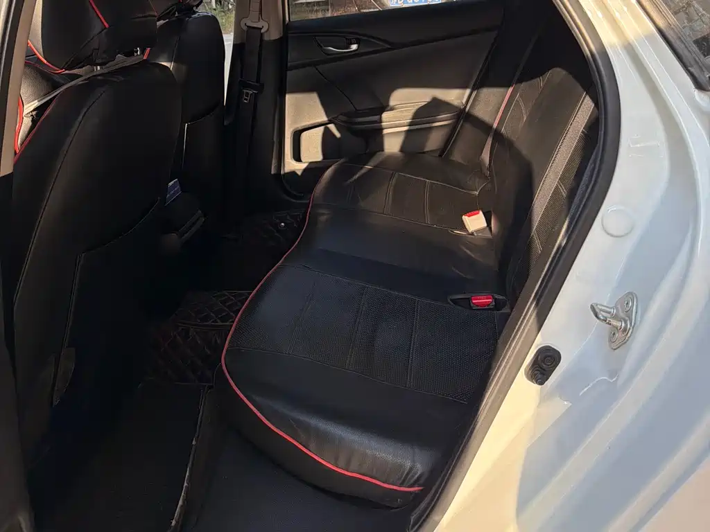 Honda Civic 2018 — фото 11
