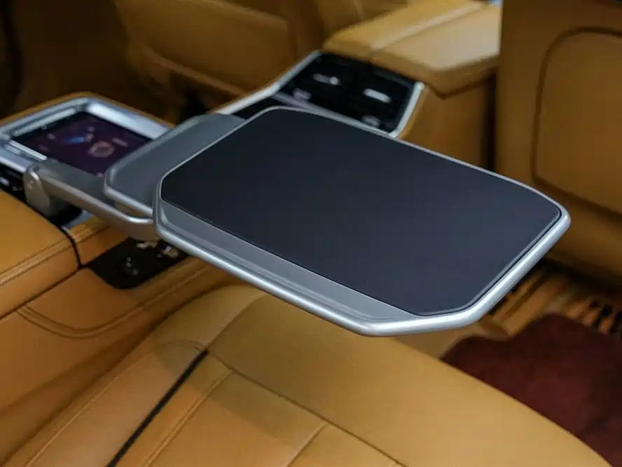 BMW 7 Series 2018 — фото 21