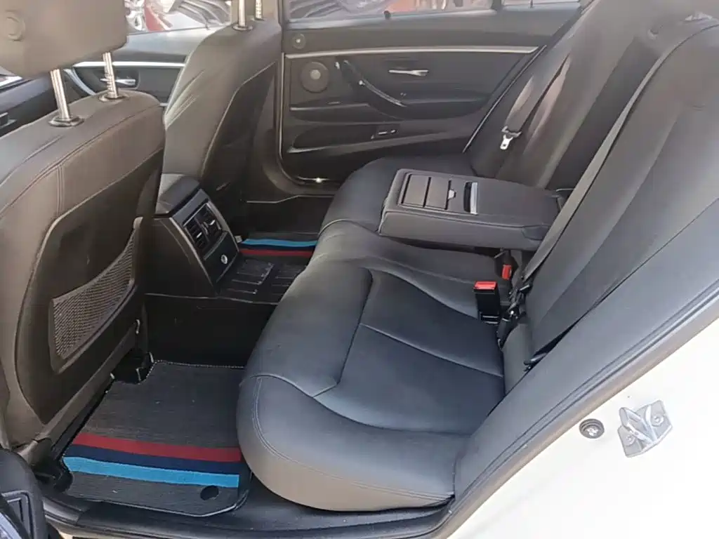 BMW 3 Series 2019 — фото 17