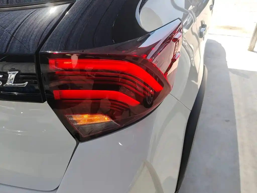 Toyota Yaris L 2022 — фото 8