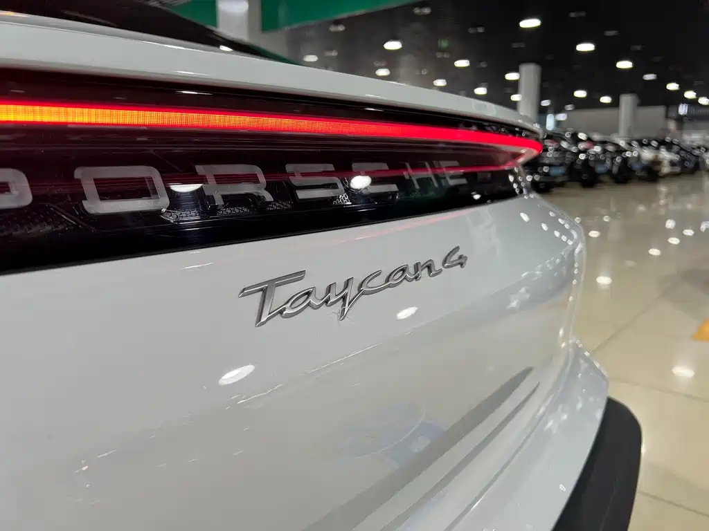 Porsche Taycan 2025 — фото 11