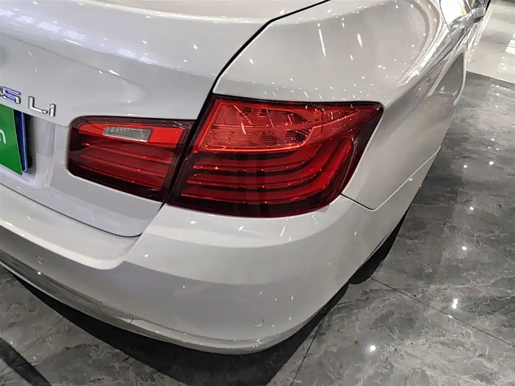 BMW 5 Series 2015 — фото 8