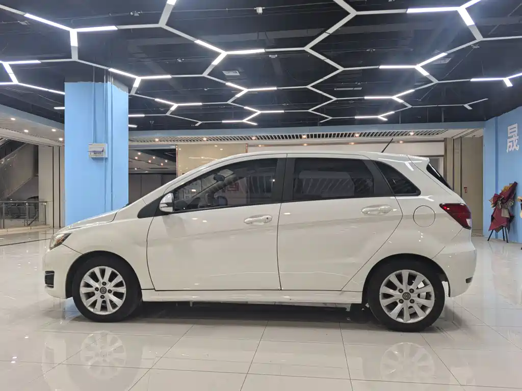 BAIC E-Series 2013 — фото 3
