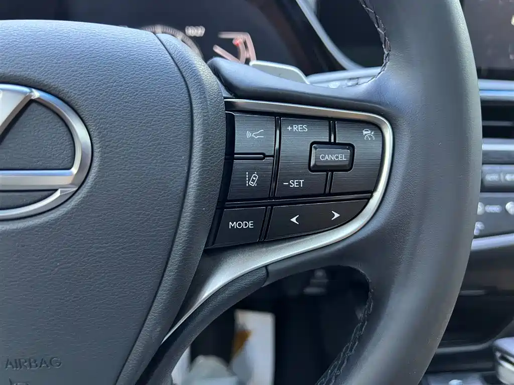 Lexus ES 2021 — фото 13