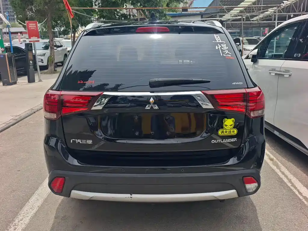 Mitsubishi Outlander 2018 — фото 8
