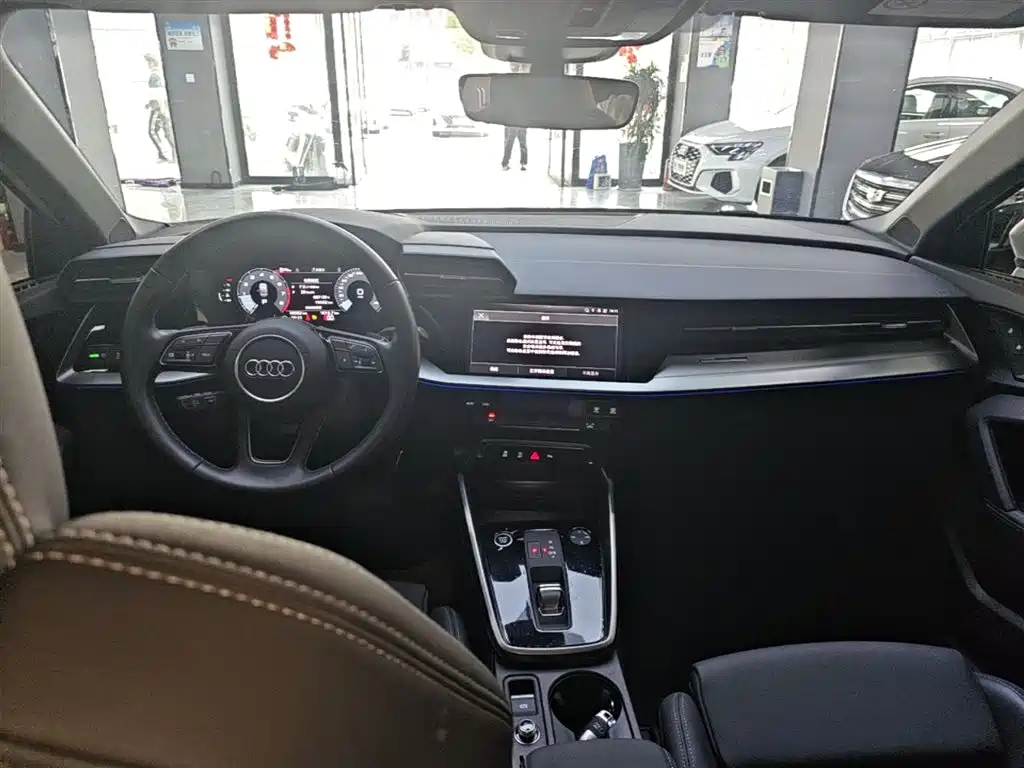 Audi A3 2024 — фото 10