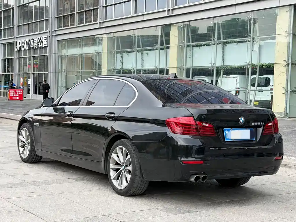 BMW 5 Series 2017 — фото 4