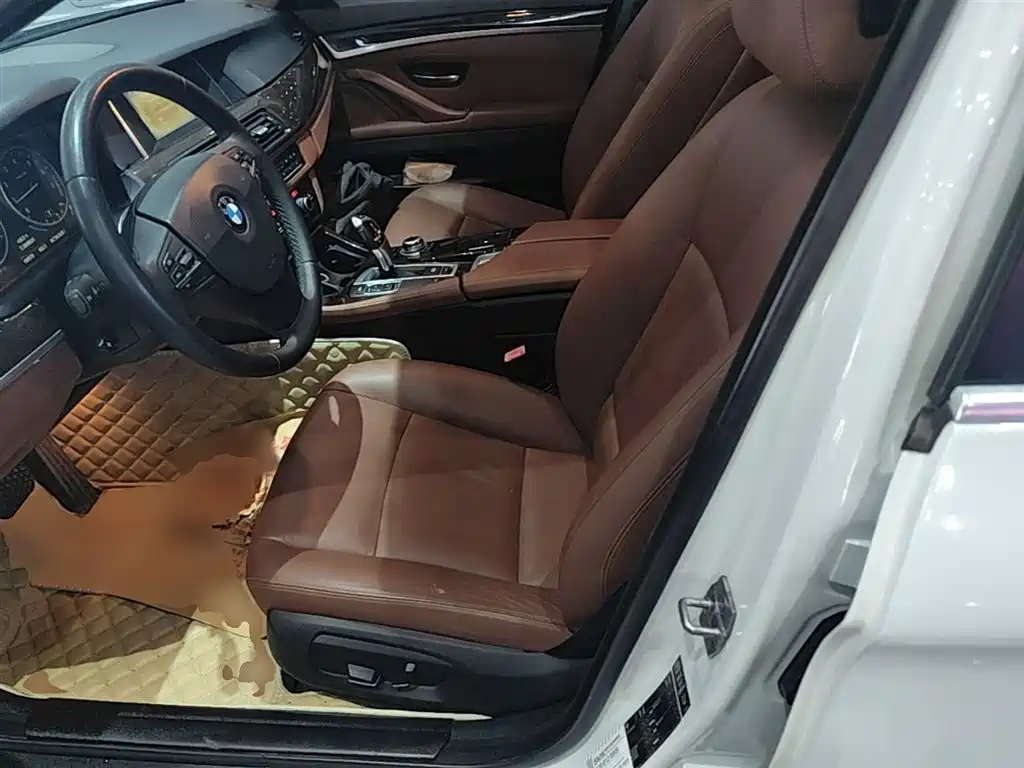 BMW 5 Series 2015 — фото 15
