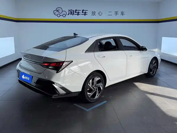 Hyundai Elantra 2024