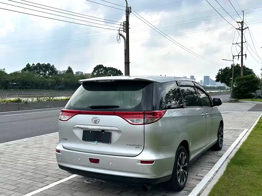 Toyota Previa 2013 — фото 9