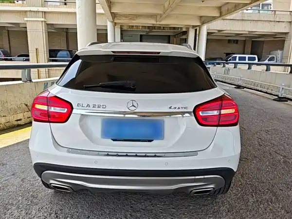 Mercedes-Benz GLA 2015