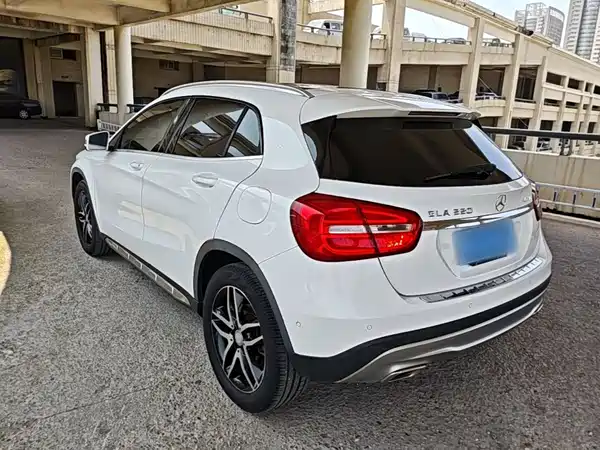 Mercedes-Benz GLA 2015