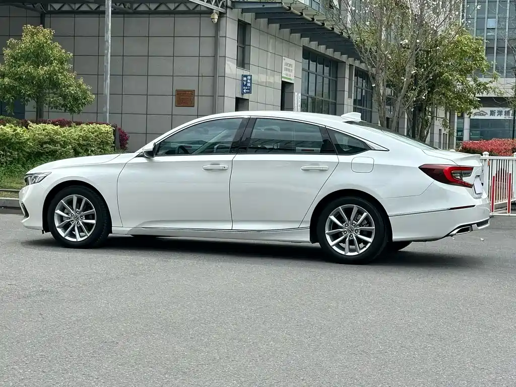 Honda Accord 2022 — фото 8
