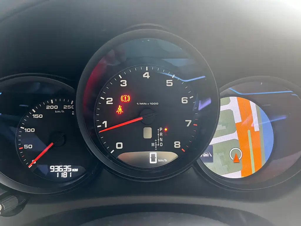 Porsche Macan 2020 — фото 10