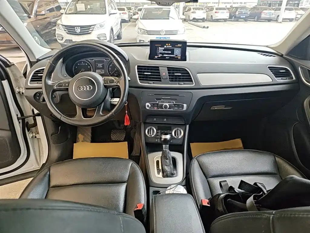 Audi Q3 2015 — фото 10