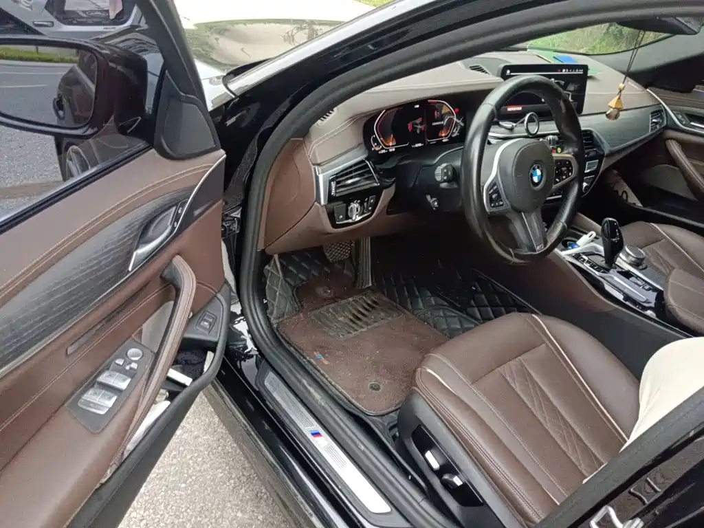 BMW 5 Series 2020 — фото 14