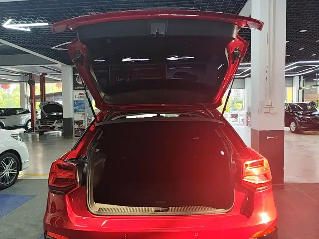 Audi Q2L 2019 — фото 19