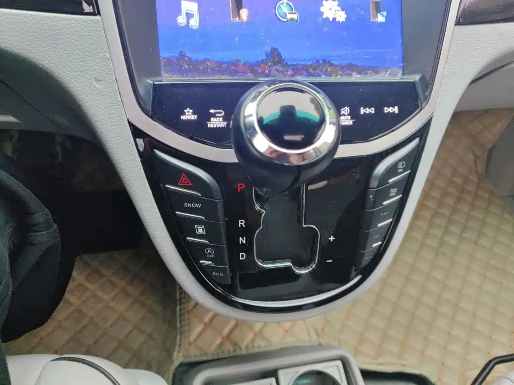 Luxgen Big 7 MPV 2019 — фото 10