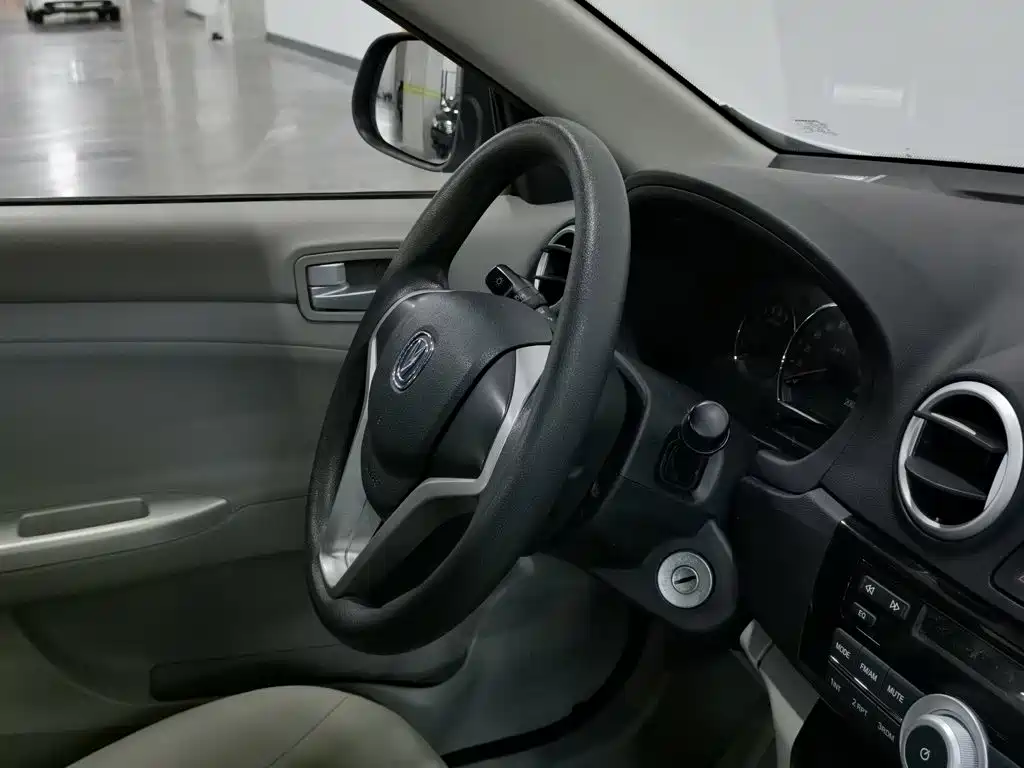Changan Yuexiang V3 2019 — фото 22