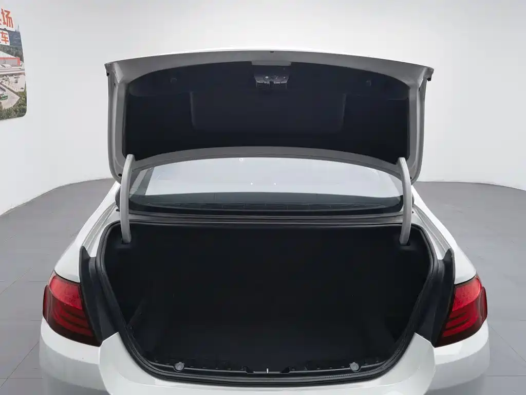 BMW 5 Series 2013 — фото 16