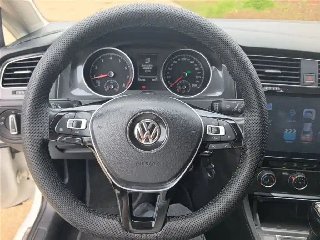 Volkswagen Golf 2018 — фото 11