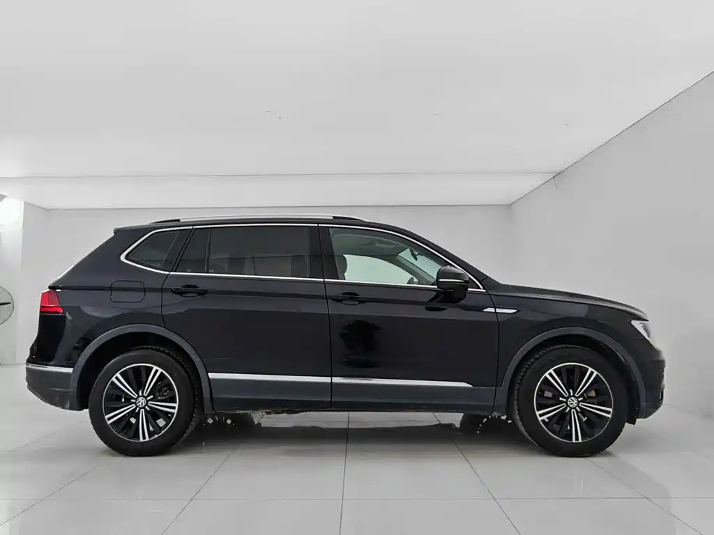 Volkswagen Tiguan L 2021 — фото 8