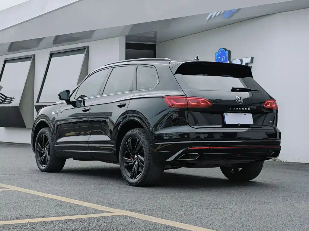 Volkswagen Touareg 2023 — фото 18