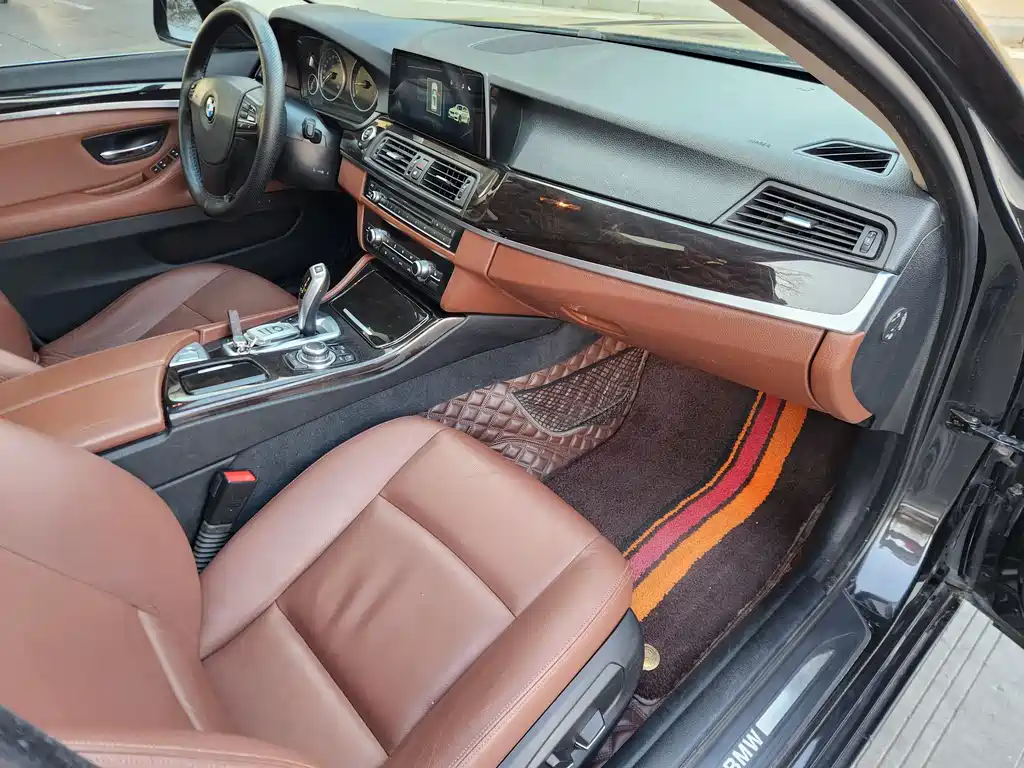 BMW 5 Series 2015 — фото 10