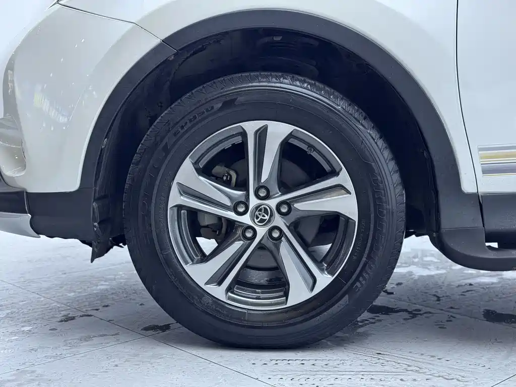 Toyota RAV4 2016 — фото 12
