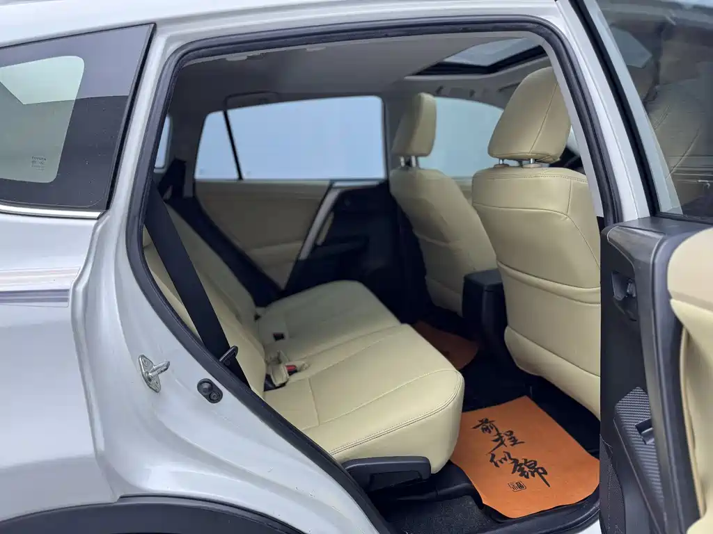 Toyota RAV4 2016 — фото 17