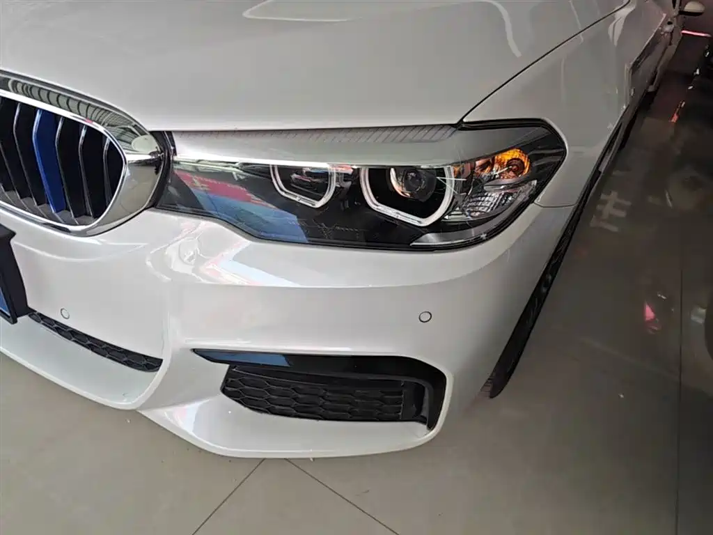 BMW 5 Series 2019 — фото 24