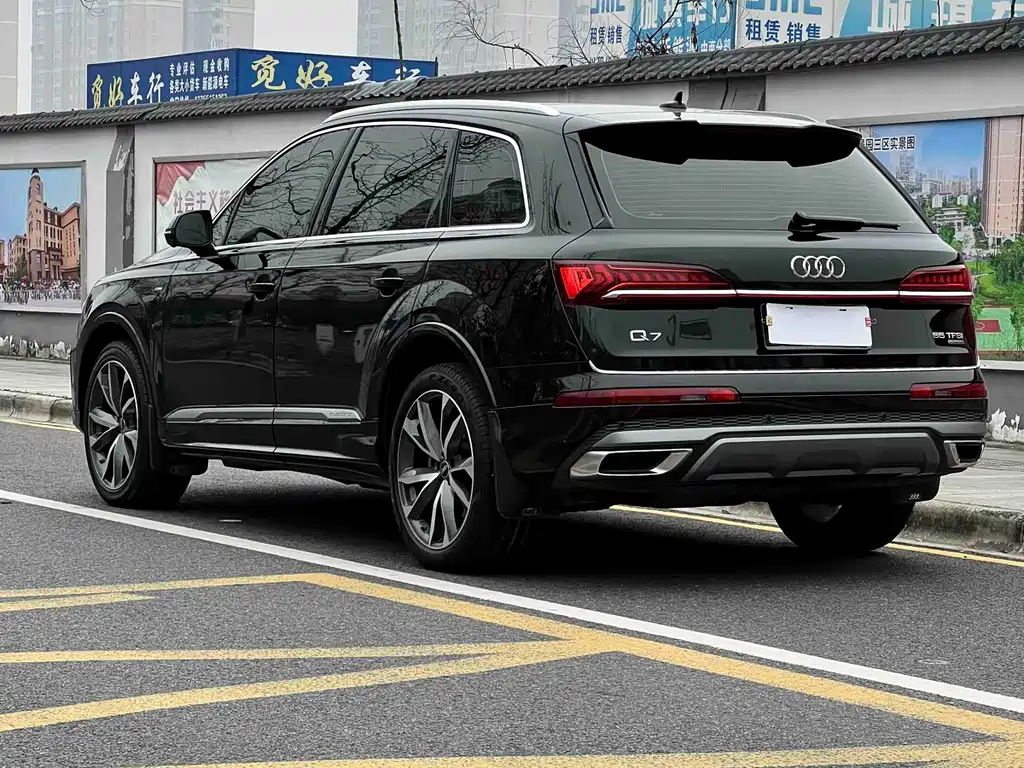 Audi Q7 2023 — фото 6