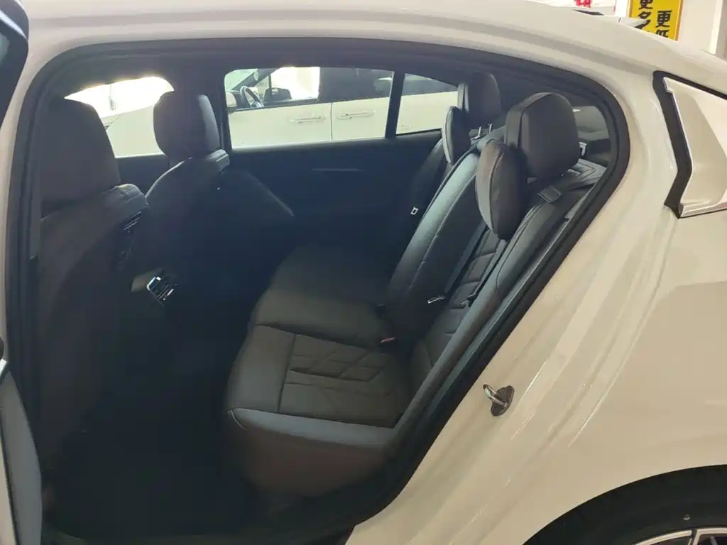BMW i5 2025 — фото 17