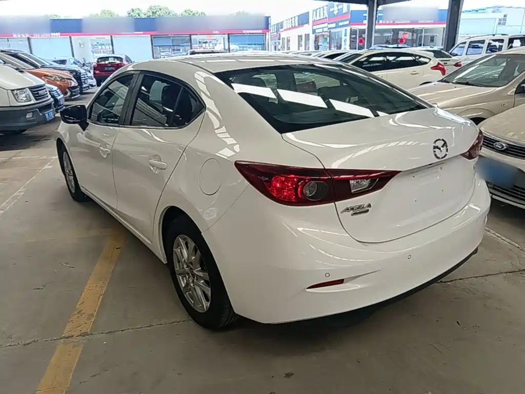 Mazda 3 Axela 2015