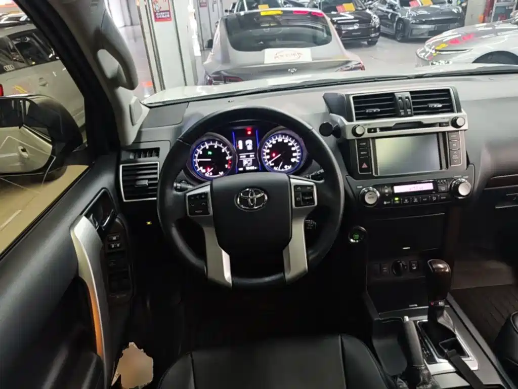 Toyota Prado 2017 — фото 11