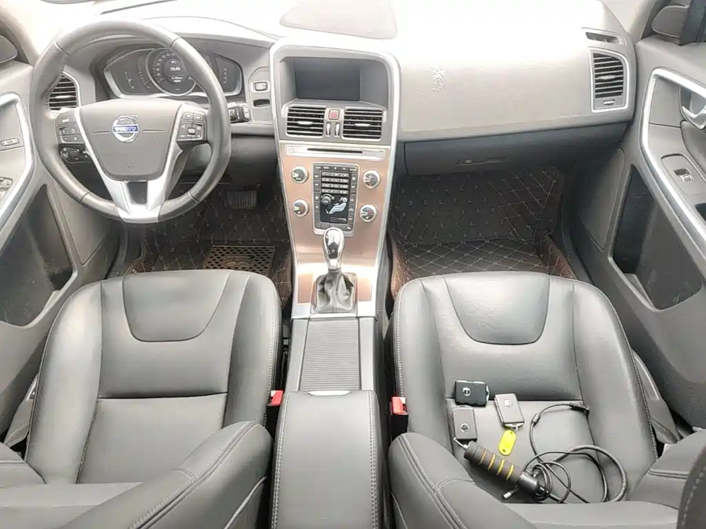 Volvo XC60 2017 — фото 16