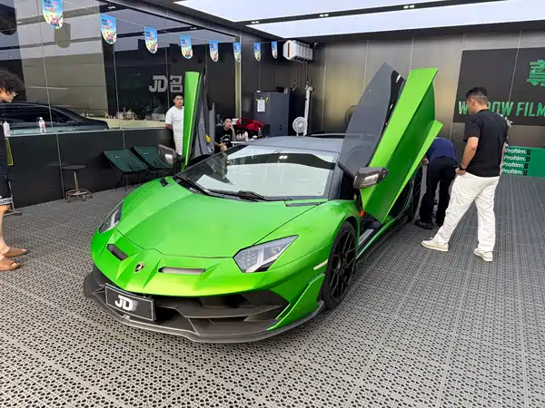 Lamborghini Aventador 2013