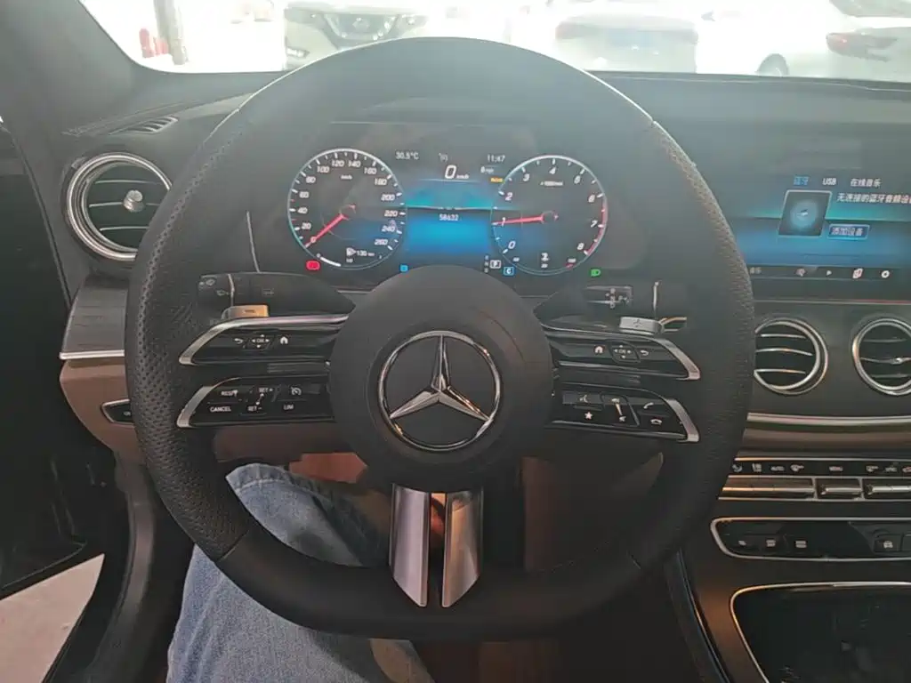 Mercedes-Benz E-Class 2023 — фото 11
