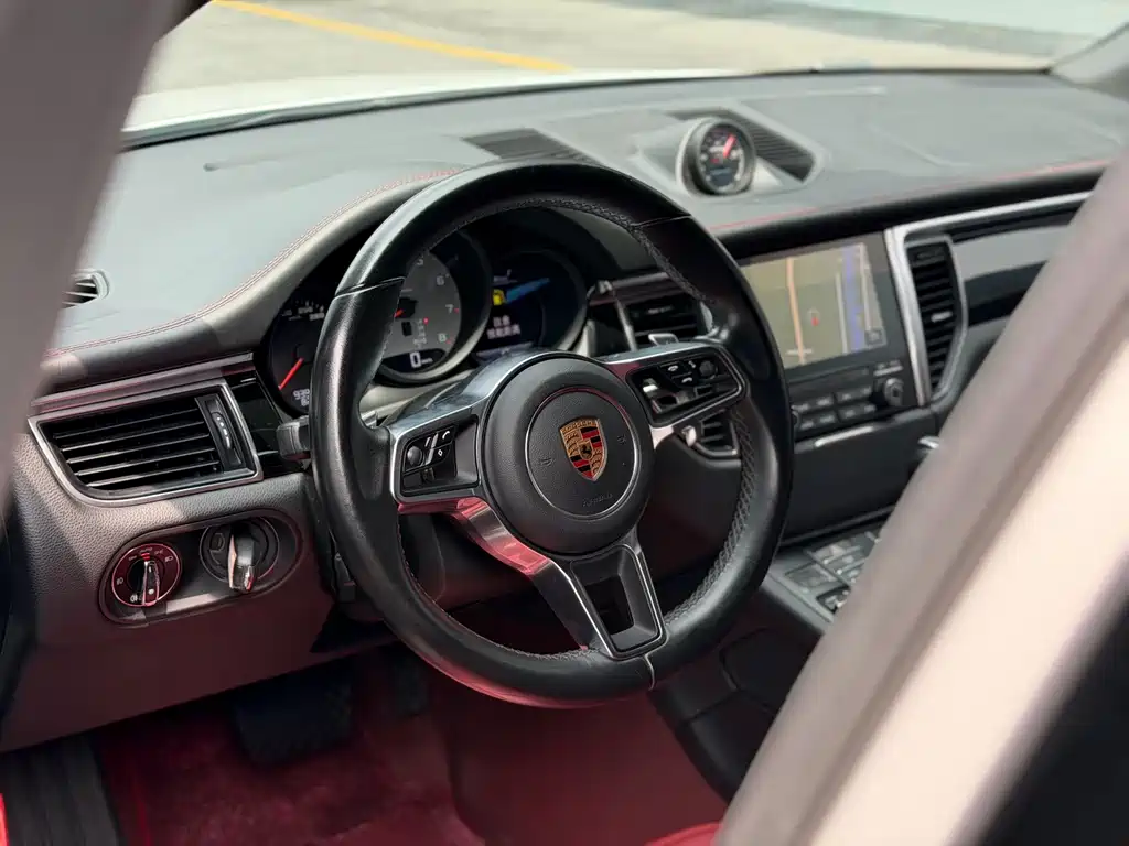 Porsche Macan 2017 — фото 10