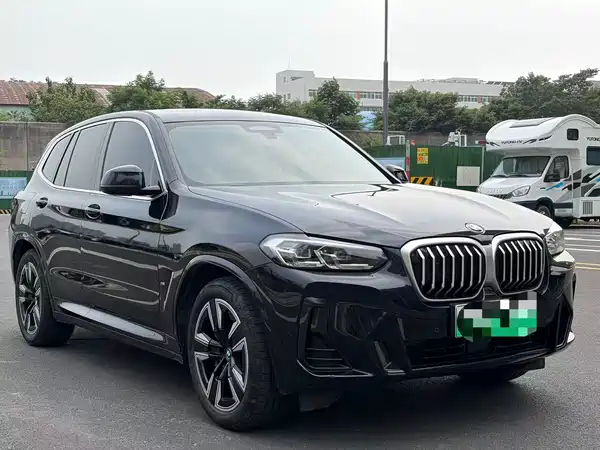 BMW iX3 2024