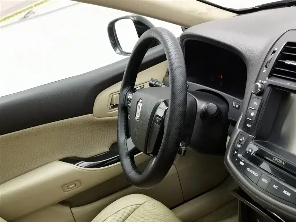 Toyota Crown 2010 — фото 22